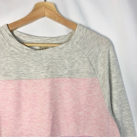Versona Gray & Pink Colorblock Crewneck Sweatshirt S - Picture 3 of 3